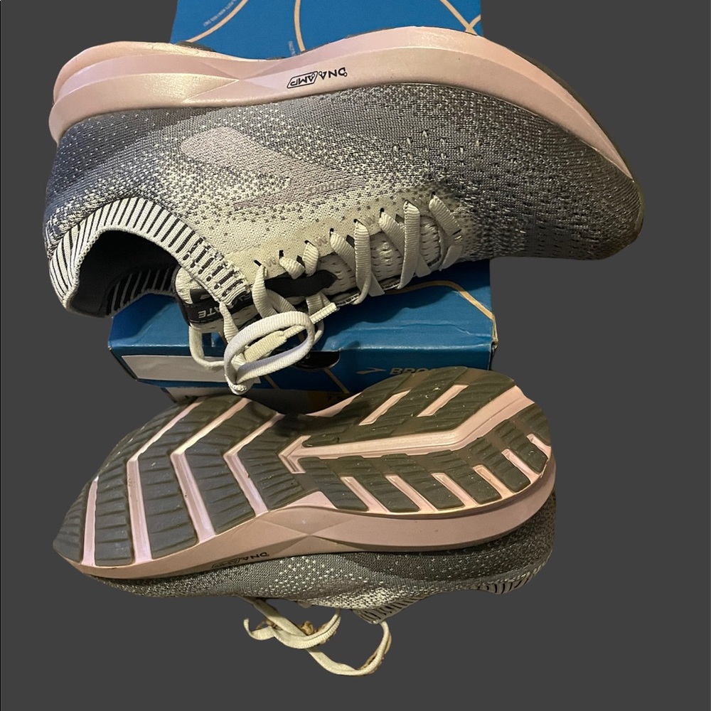 Size 7.5 Brooks Levitate 2 running shoes